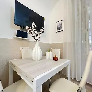 Maca House , Bari Italia